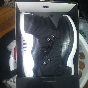 Jordan 12s size 9